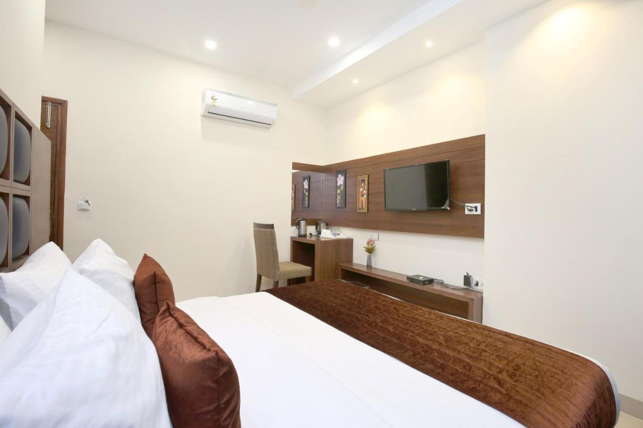 Hotel Vaccinated Staff- Capital O 14225 Bahl Regency Zirakpur Exteriér fotografie