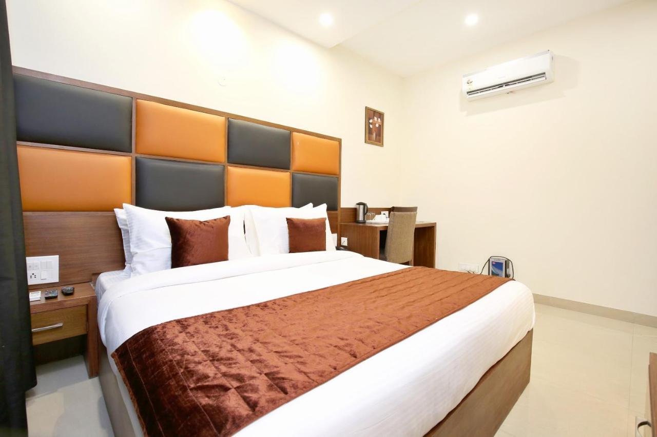 Hotel Vaccinated Staff- Capital O 14225 Bahl Regency Zirakpur Exteriér fotografie